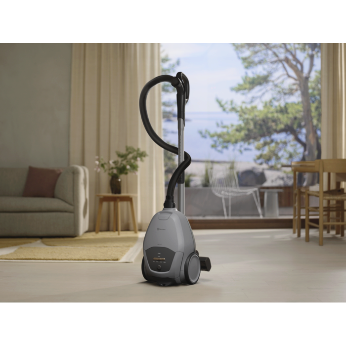 700 Silent Bagged Cleaner – silent power for everyday cleaning.